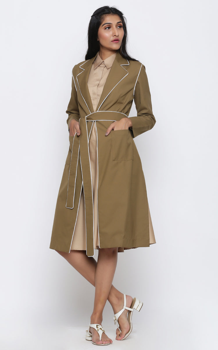 Camel Trench With White Pipen
