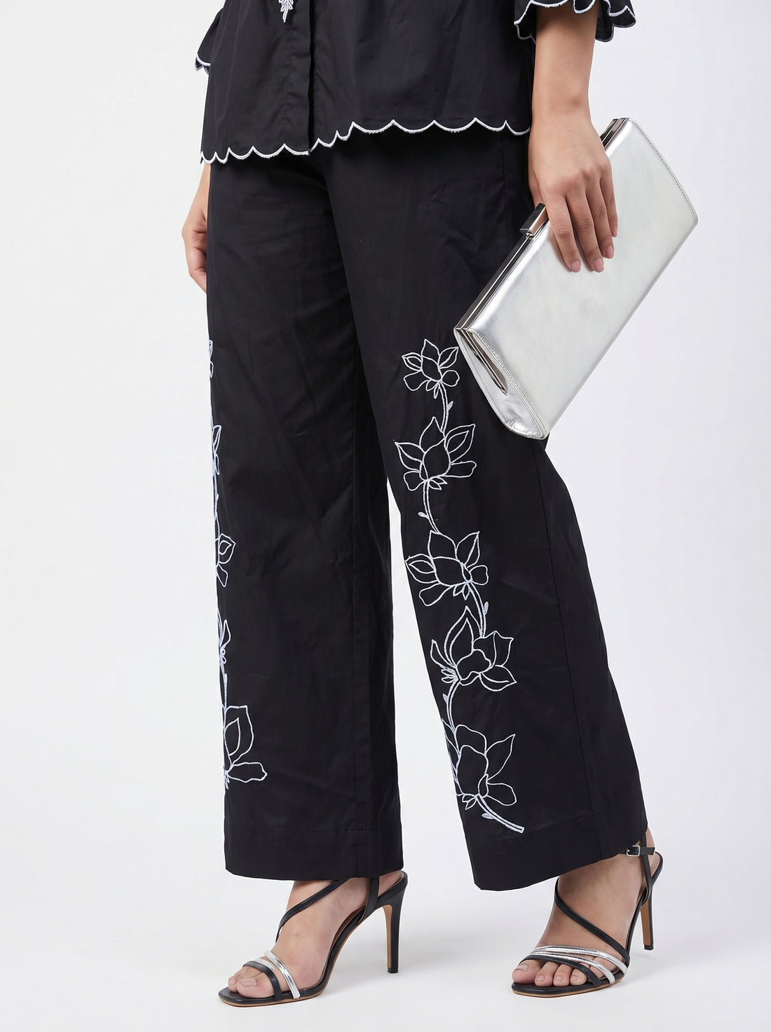 Flower Embroidered Pants - Black
